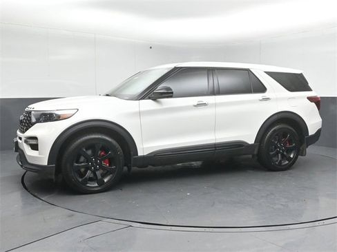 Certified 2022 Ford Explorer ST w/ ST Street Pack image 4