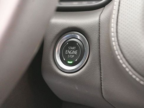 Used 2024 GMC Yukon XL SLT w/ SLT Luxury Package image 25