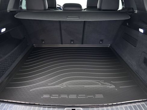 Certified 2026 Porsche Cayenne AWD/4WD image 32