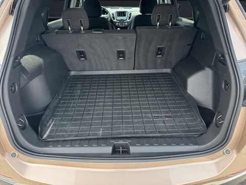 Used 2019 Chevrolet Equinox LT w/ Driver Convenience Package image 11