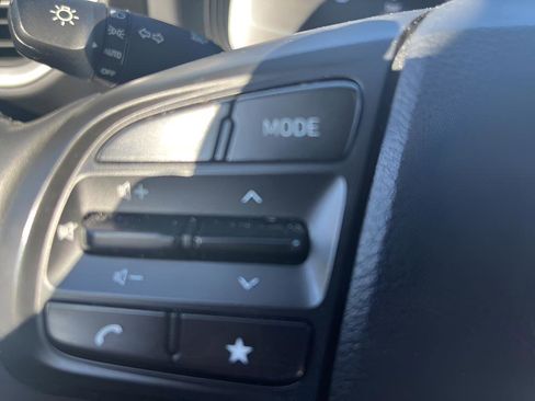 Used 2023 Hyundai Venue SEL image 10