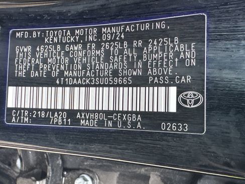 Used 2025 Toyota Camry XLE FWD image 32