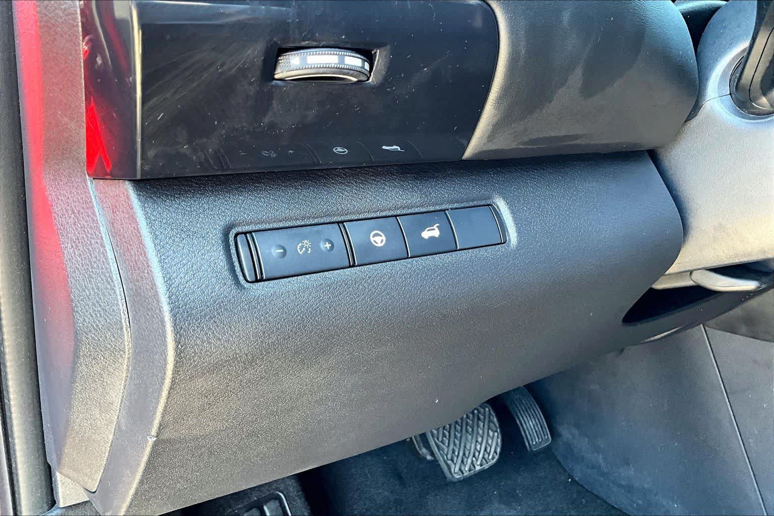 Used 2024 Nissan Pathfinder SV w/ SV Premium Package FWD image 28