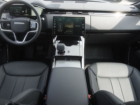 New 2025 Land Rover Range Rover Sport SE image 9