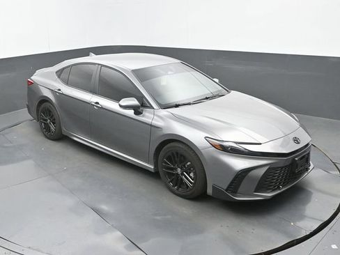 Used 2025 Toyota Camry SE FWD image 13
