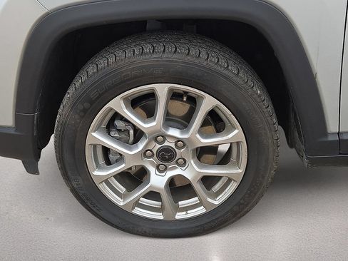 Used 2025 Jeep Compass Limited AWD/4WD image 10