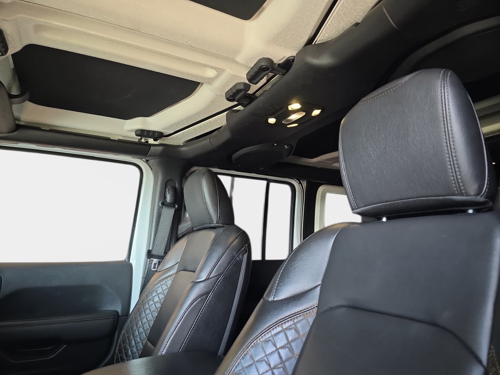 Used 2021 Jeep Wrangler Unlimited Sahara AWD/4WD image 31