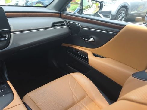 Used 2022 Lexus ES 350 Ultra Luxury w/ Accessory Package 2 FWD image 27