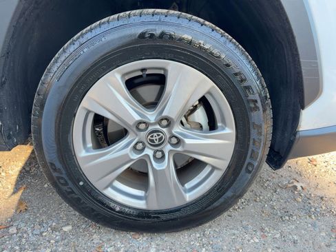 Used 2025 Toyota RAV4 XLE image 18