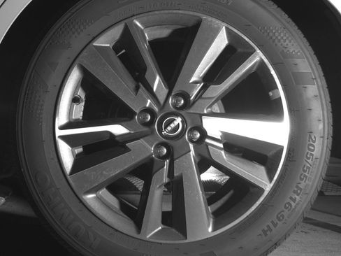 Used 2025 Nissan Versa SV FWD image 14