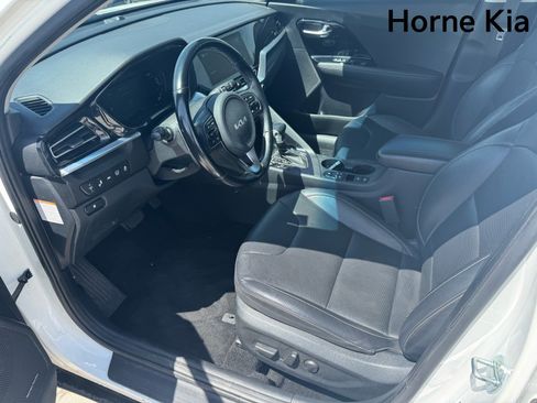 Used 2022 Kia Niro EX Premium FWD image 9