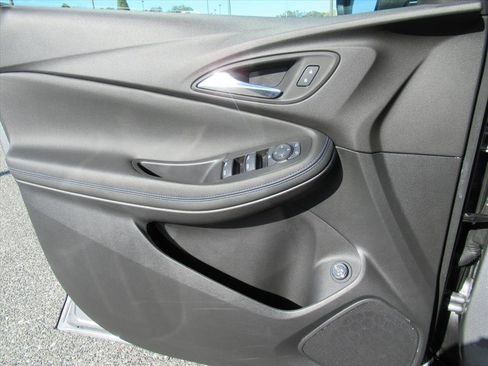 Used 2025 Buick Encore GX Sport Touring w/ Advanced Technology Package image 17