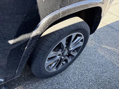 Used 2017 Jeep Grand Cherokee Overland w/ Jeep Active Safety Group image 8