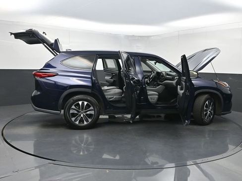 Used 2021 Toyota Highlander XLE FWD image 42