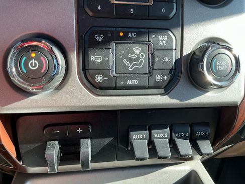 Used 2015 Ford F250 Lariat w/ Chrome Package RWD image 18