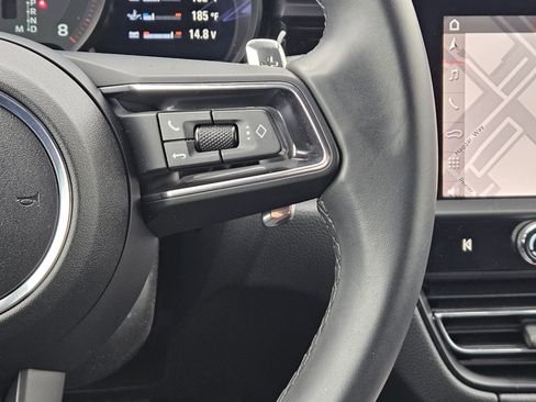 Certified 2025 Porsche Macan image 27