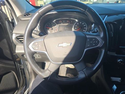 Used 2021 Chevrolet Traverse LT image 4