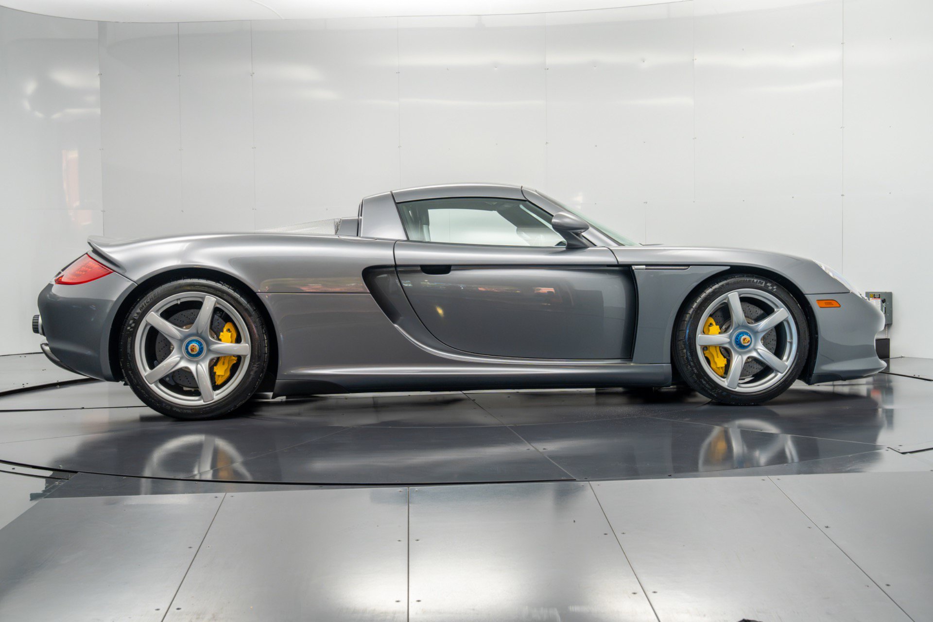 Used 2004 Porsche Carrera GT RWD image 59