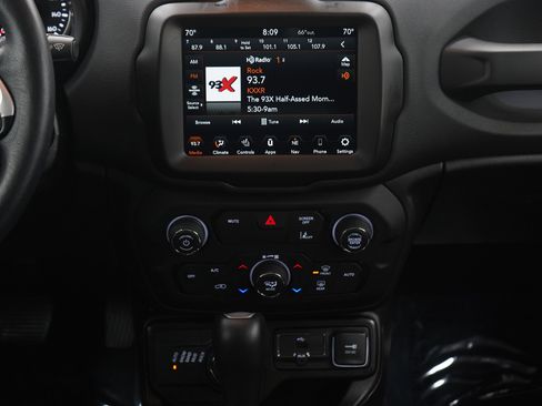 Used 2023 Jeep Renegade Trailhawk w/ Trailhawk Elite Group AWD/4WD image 17