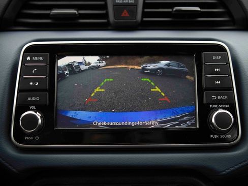 Used 2023 Nissan Versa SV image 12