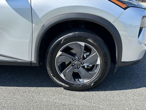Certified 2025 Nissan Rogue SV FWD image 14