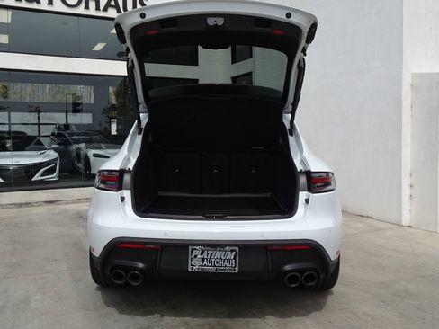 Used 2023 Porsche Macan Turbo image 6