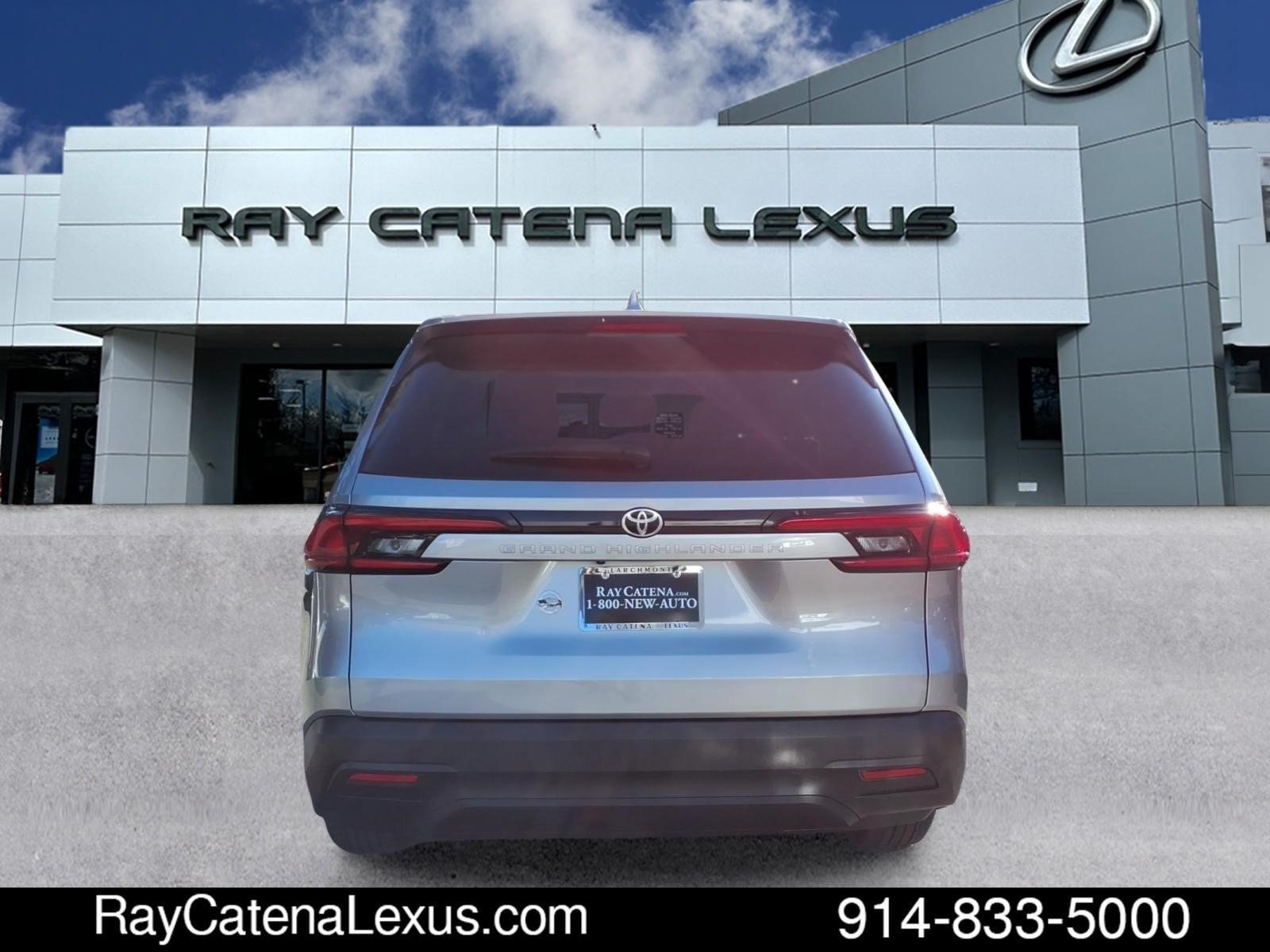 Used 2024 Toyota Grand Highlander AWD image 5