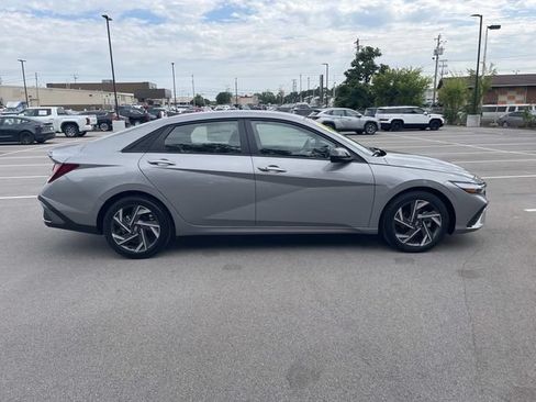 Used 2025 Hyundai Elantra Sport FWD image 6