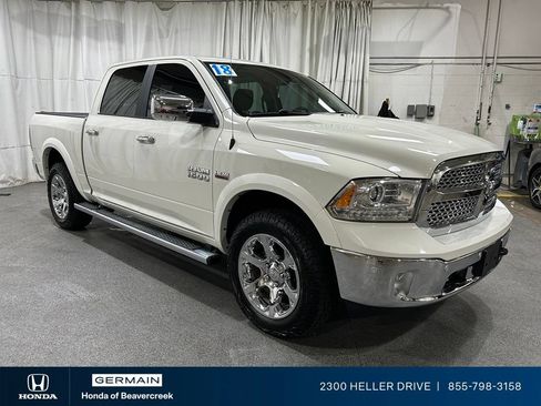 Used 2018 RAM 1500 Laramie w/ Convenience Group AWD/4WD image 2