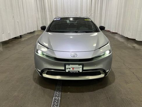 Used 2023 Toyota Prius Prime Premium FWD image 8