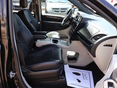 Used 2017 Dodge Grand Caravan SXT FWD image 23