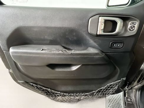 Used 2019 Jeep Wrangler Unlimited Sahara w/ Dual Top Group AWD/4WD image 30