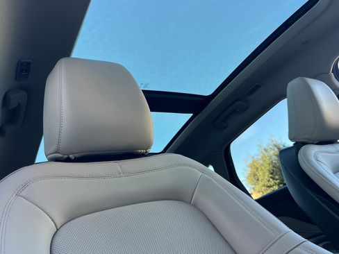 Used 2025 Lincoln Corsair Grand Touring w/ Equipment Group 301A image 17