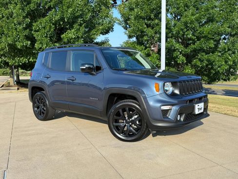 Used 2023 Jeep Renegade Altitude w/ Sun/Sound Group AWD/4WD image 1