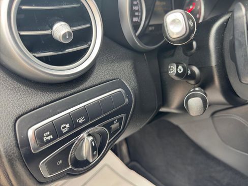 Used 2018 Mercedes-Benz GLC 300 4MATIC image 18