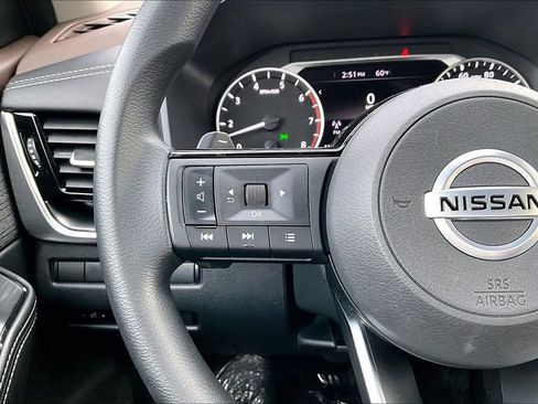 Used 2021 Nissan Rogue SV AWD/4WD image 25
