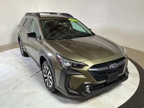Used 2023 Subaru Outback Premium AWD/4WD image 2
