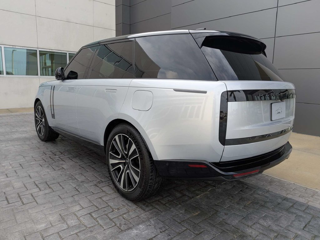 Certified 2025 Land Rover Range Rover SE AWD/4WD image 3