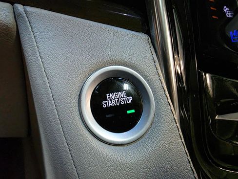 Used 2018 Cadillac Escalade Luxury image 40