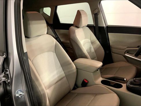 Certified 2025 Kia Soul LX w/ LX Technology Package FWD image 7