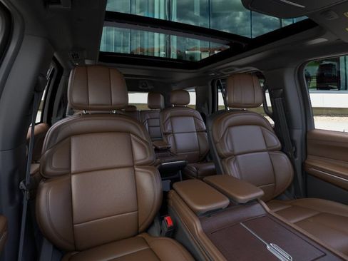 New 2026 Lincoln Navigator Reserve AWD/4WD image 10