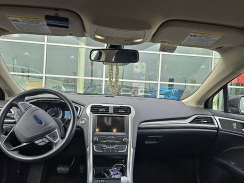 Used 2020 Ford Fusion SE image 5