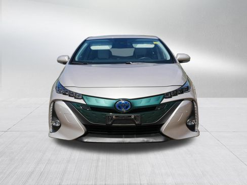 Used 2017 Toyota Prius Prime Advanced FWD image 2