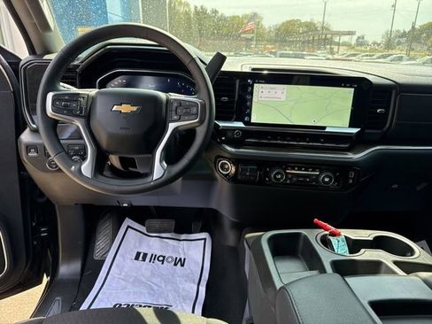Used 2023 Chevrolet Silverado 1500 LT image 21