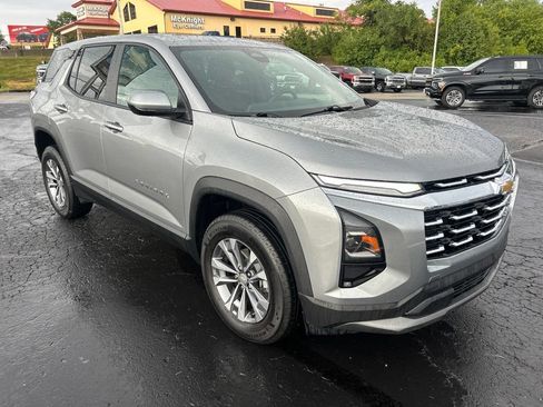Used 2026 Chevrolet Equinox LT AWD/4WD image 3