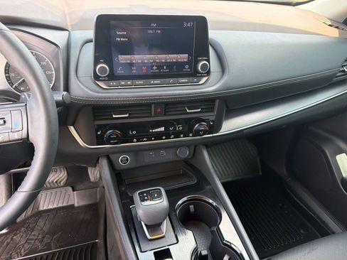Used 2023 Nissan Rogue SV w/ SV Premium B Package FWD image 18