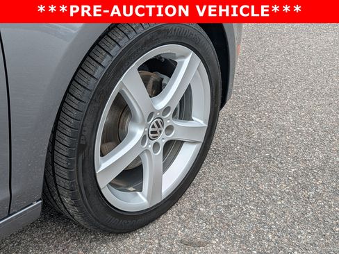 Used 2013 Volkswagen Golf 4-Door FWD image 12