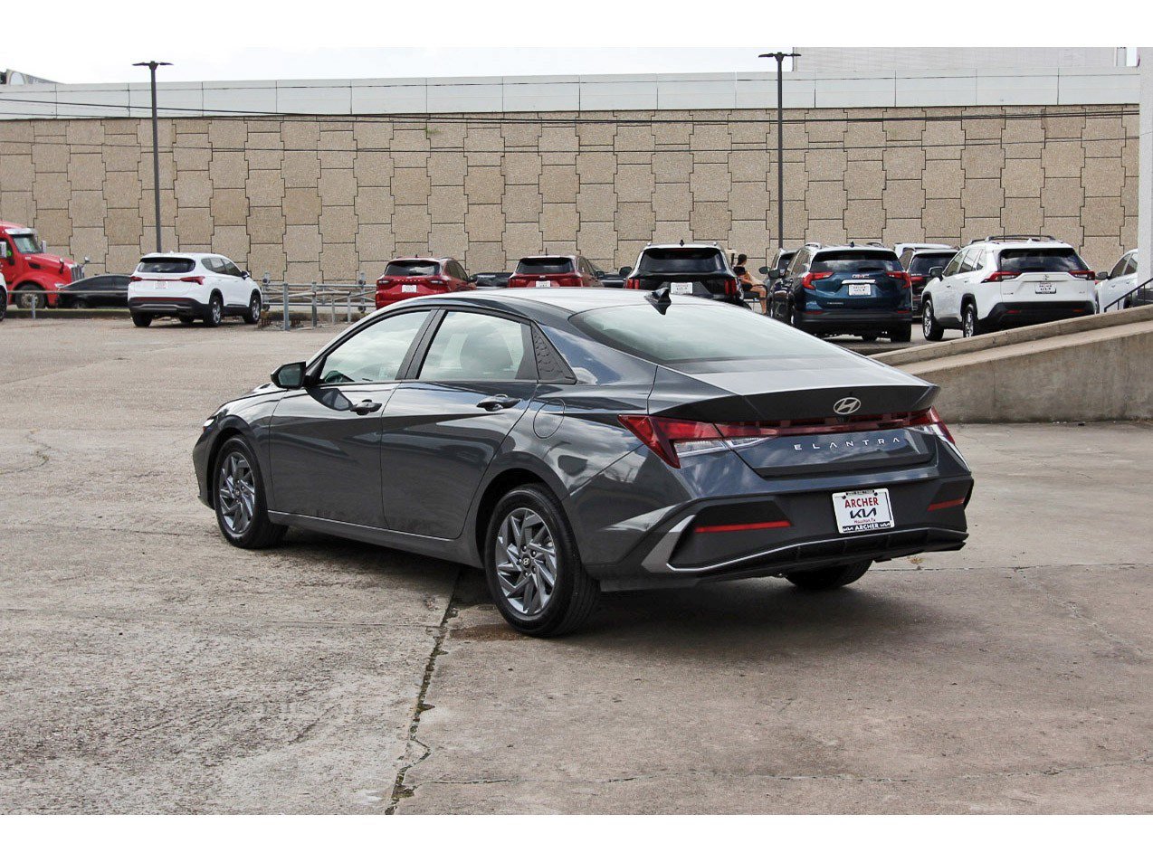 Used 2024 Hyundai Elantra SEL FWD image 5