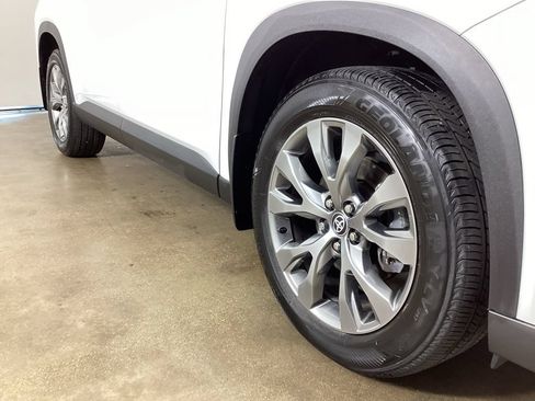 Used 2024 Toyota Grand Highlander AWD image 6