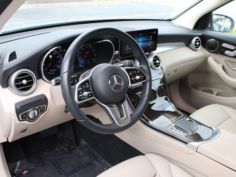Certified 2022 Mercedes-Benz GLC 300 4MATIC w/ Driver Assistance Package image 4